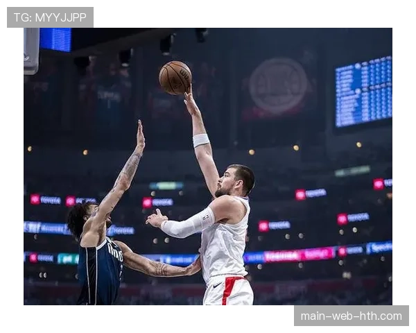 祖巴茨首节表现抢眼，快船攻防两端均显实力